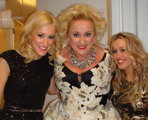 met karin bloemen en desiree wouters